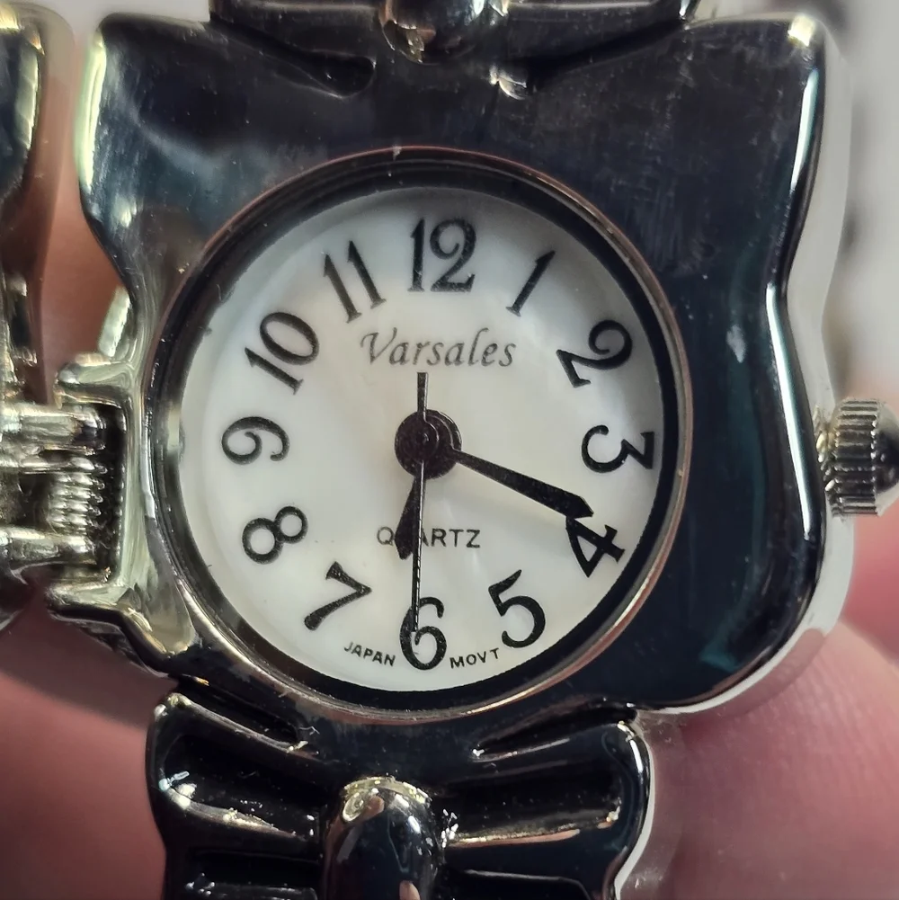 Elegant Silver Cat Face Women's Watch
